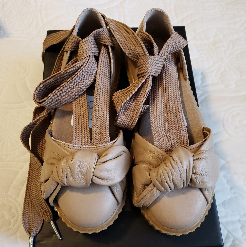💥SALE💥Fenty Bow Creepers - Natural Oatmeal
